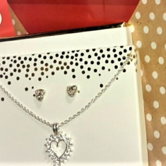 NEW! 3 piece Jewelry Set Heart Necklace with EarringS Simulated Diamonds Sparkle - Picture 13 of 14